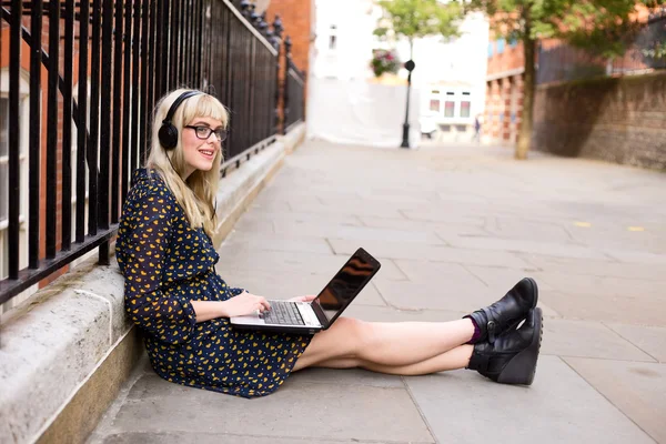 Young woman — Stock Photo, Image