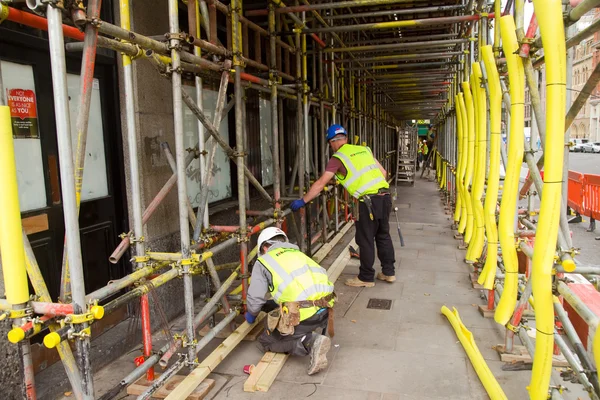 Scaffolding workers. — Stock Photo, Image