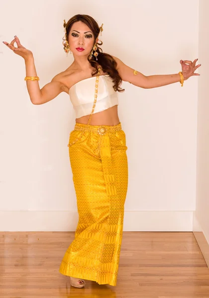 Thailändska dansare — Stockfoto