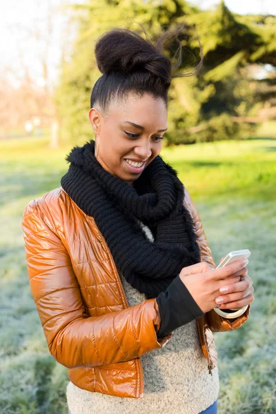 Fille dans le parc — Photo