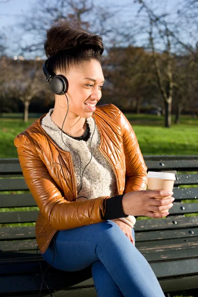 Ragazza nel parco — Foto Stock