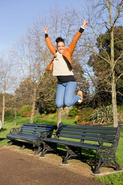 Menina no parque — Fotografia de Stock