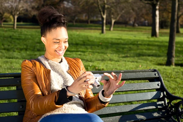 Fille dans le parc — Photo