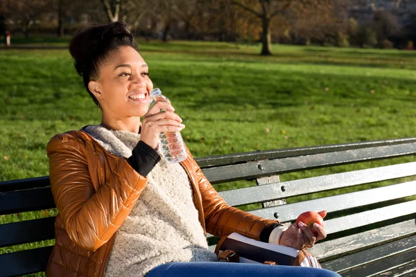 Girl in park — Stock Photo, Image