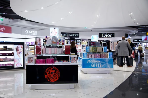 Duty free shopping, stanstead airport — Stock Photo, Image