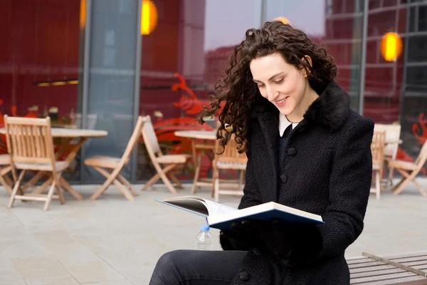 Young woman — Stock Photo, Image