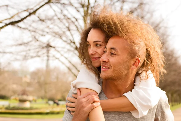 Pareja joven — Foto de Stock