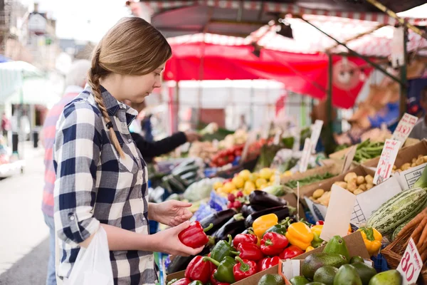 Woman at the market — Stock Photo, Image
