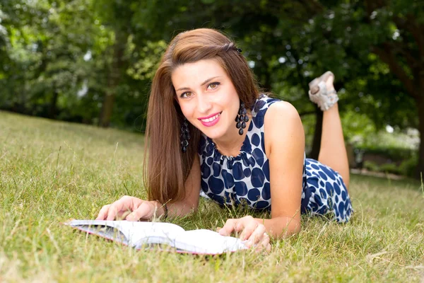 Young woman — Stock Photo, Image