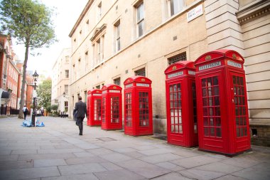 Geniş court, Londra