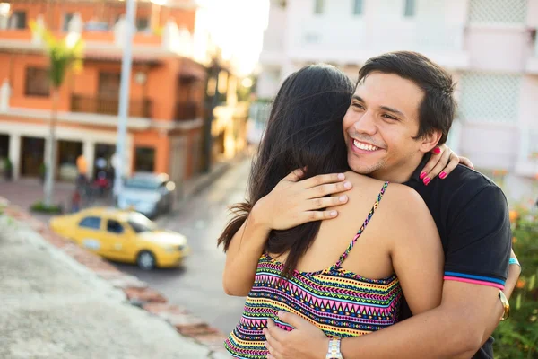 Couple hugging — Stock Photo, Image