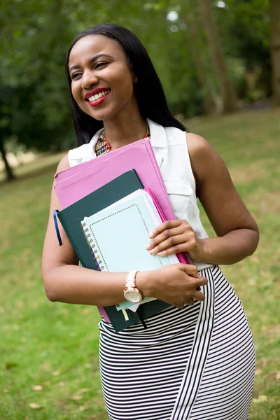 Student in het park — Stockfoto