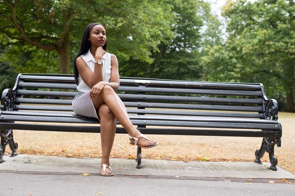 Young woman in the park — Stock Photo, Image