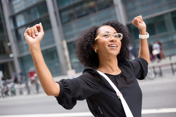 Mujer de negocios celebrando —  Fotos de Stock