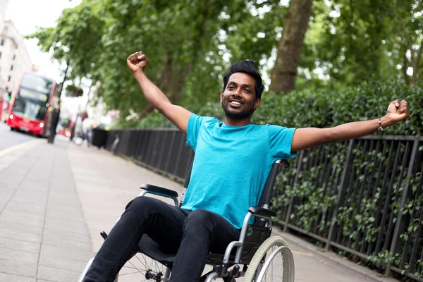 Szczęśliwy człowiek niepełnosprawny — Zdjęcie stockowe