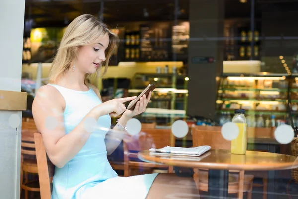 A young woman — Stock Photo, Image