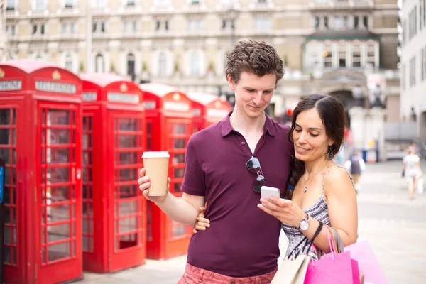 Pareja joven en Londres Fotos de stock libres de derechos