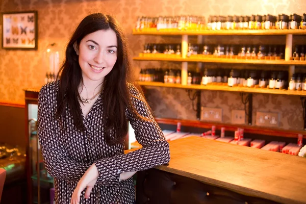 Perfume shop assistant — Stock Photo, Image