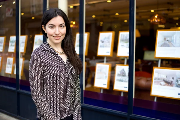 Young estate agent — Stock Photo, Image