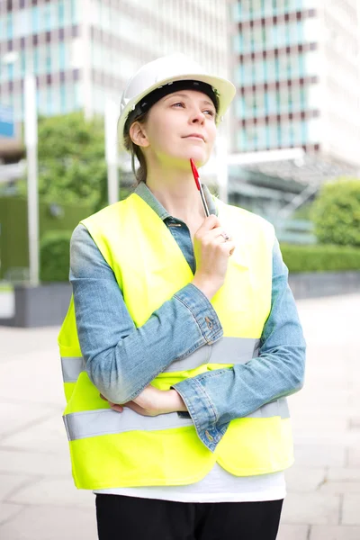 Trabajador de la construcción reflexivo —  Fotos de Stock