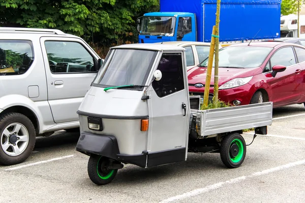 Car Piaggio Ape