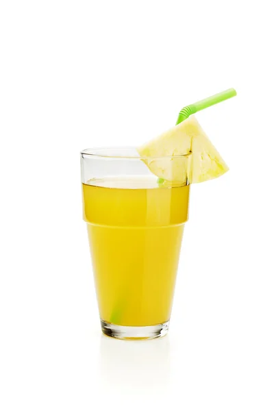 白のガラスでパイナップル ジュース — ストック写真