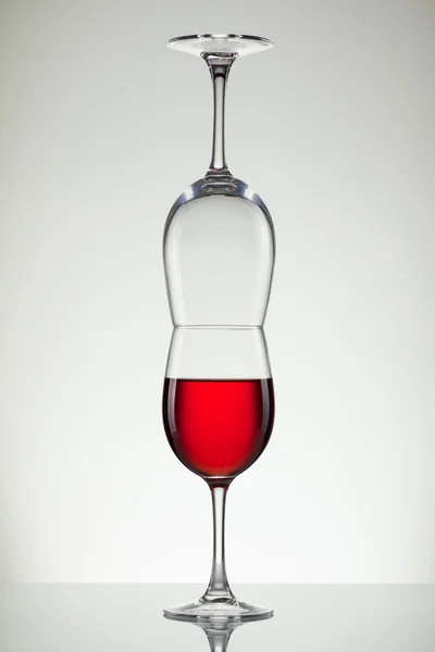 Wino w szkło i butelka wina białe — Zdjęcie stockowe
