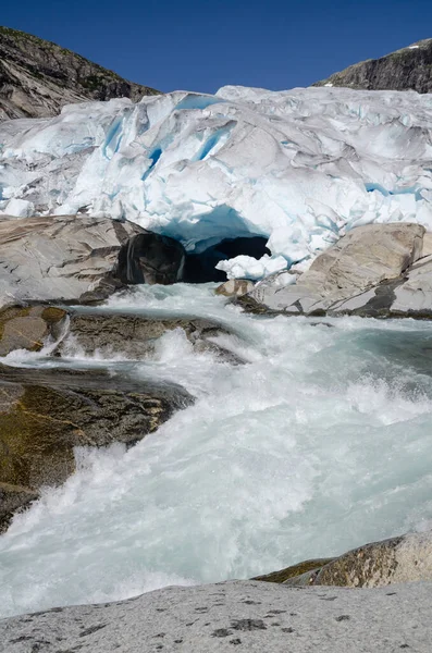 Desembocadura Del Glaciar Nigardsbreen Con Río Las Rocas Salvajes Del —  Fotos de Stock