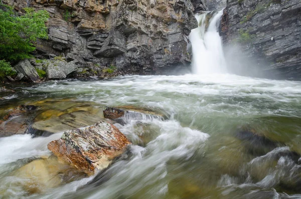 Dzikie Wodospady Skalistym Wąwozie Nad Rzeką Store Ula Park Narodowy — Zdjęcie stockowe