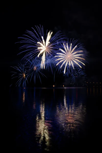 Fiesta con espectáculo de fuegos artificiales —  Fotos de Stock