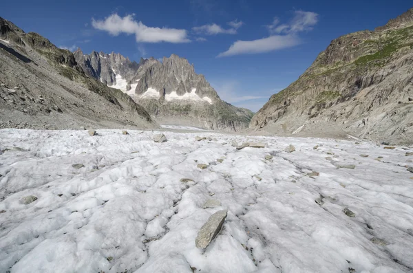 山と氷河のアルプスの風景 — ストック写真