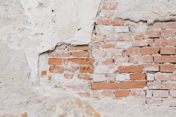 Pared antigua con textura de yeso y ladrillos — Foto de Stock