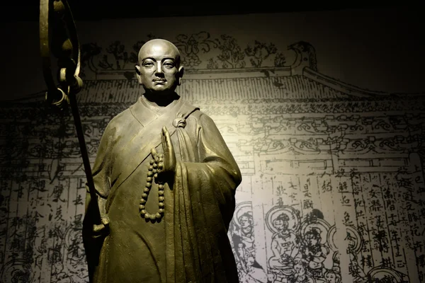 Standbeeld van monnik xuanzang — Stockfoto