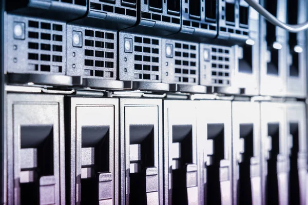 Rij Harde Schijven Die Dienen Als Data Opslag Serverruimte — Stockfoto