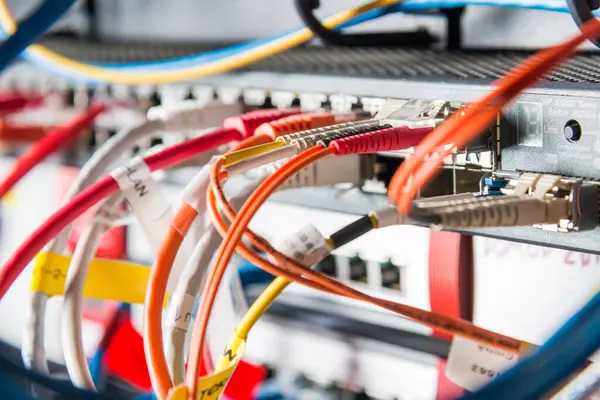 Деталь Сервера Патч Кабелями Подключенными Портам Ethernet — стоковое фото