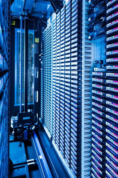 Hohe Stapel Von Datensicherungsbändern Internet Cloud Center — Stockfoto