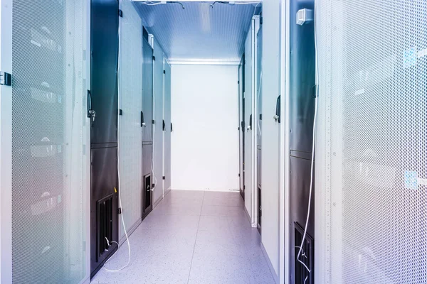 Data Center Μια Σειρά Από Ράφια Διακομιστή — Φωτογραφία Αρχείου