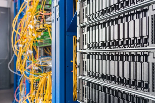 Rad Hårddiskar Som Används För Datalagring Internetdatacenter — Stockfoto