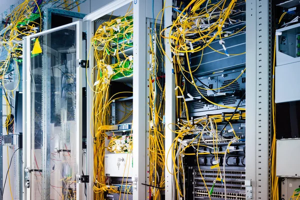 Centro Datos Con Servidores Cables Fibra Óptica — Foto de Stock