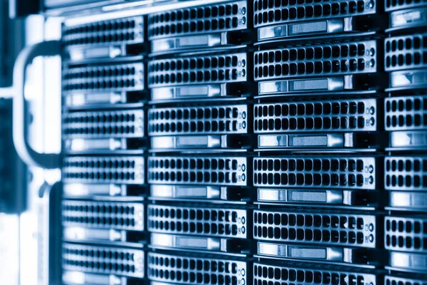 Rad Hårddiskar Som Används För Datalagring Internetdatacenter — Stockfoto