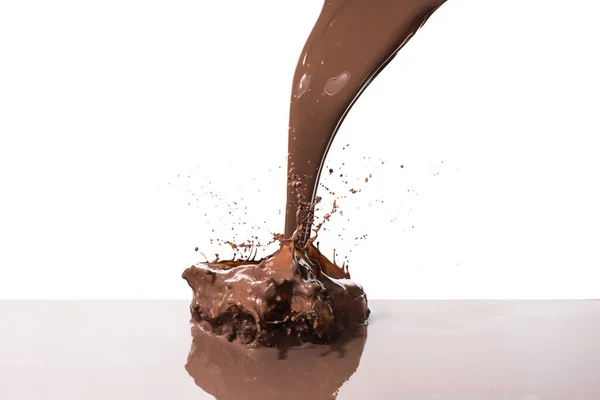 Salpicando Chocolate Quente Isolado Fundo Branco — Fotografia de Stock