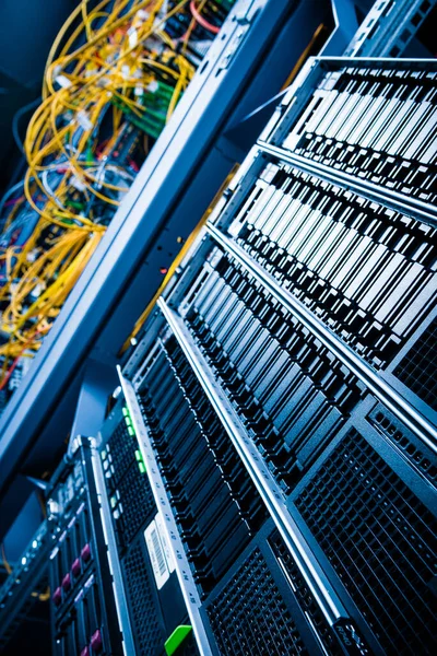 Rad Hårddiskar Som Används För Datalagring Internetdatacenter — Stockfoto