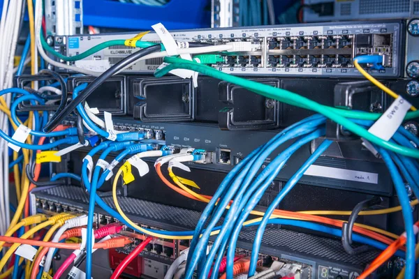 Detalle Sala Servidores Con Cables Conexión — Foto de Stock