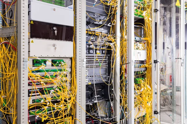 Datacenter Met Servers Glasvezelkabels — Stockfoto