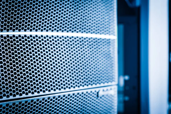 Detail Des Rack Rechenzentrums Mit Einem Cluster Von Festplatten — Stockfoto