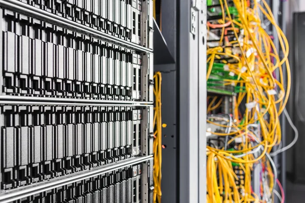 Rad Hårddiskar Som Används För Datalagring Internetdatacenter — Stockfoto