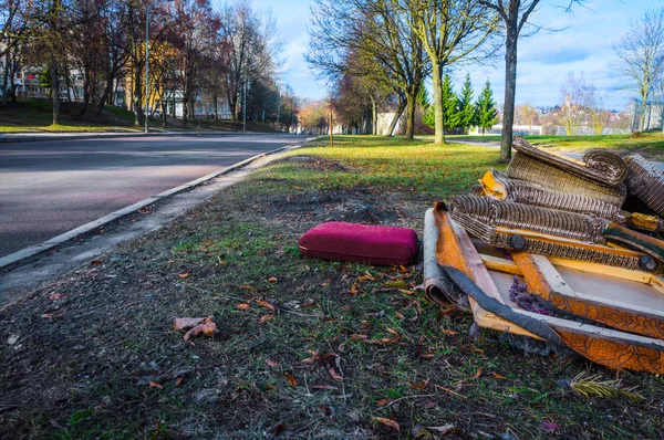 Déchets encombrants dans la rue Images De Stock Libres De Droits