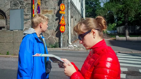 Couple Young People Have Fun Streets Old City — Stock Photo, Image