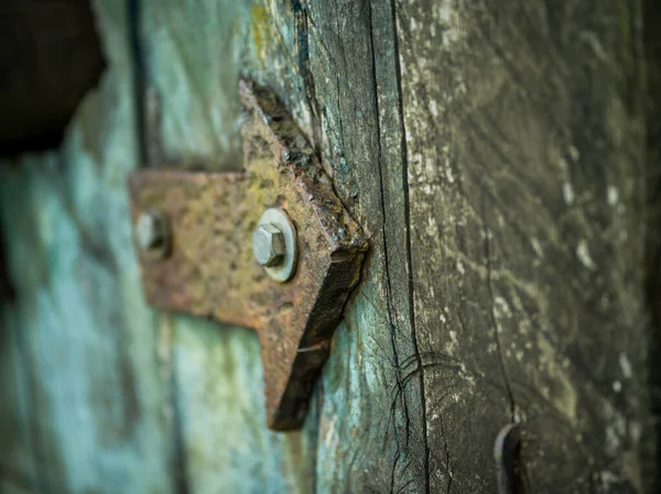 Detail Eines Pfeils Über Einer Blauen Holzstruktur — Stockfoto