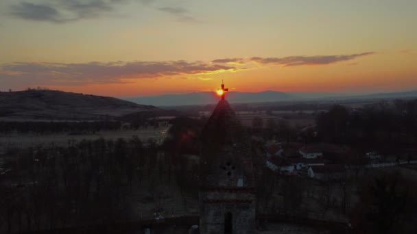 Zonsopgang Boven Een Oude Kerk — Stockvideo